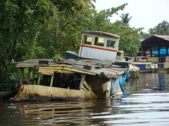 Inde 2007, 09-2 Allapuzha boat wreckages