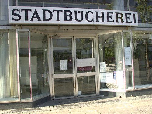Farbphoto Eingangsportal Stadtbuecherei Frankfurt am Main