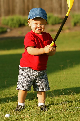 kid golfing