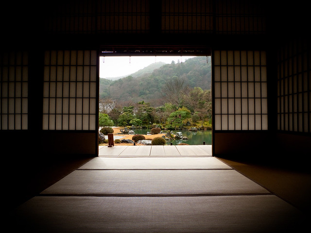 hiding from the rainshower (Tenryuuji temple, Kyoto)