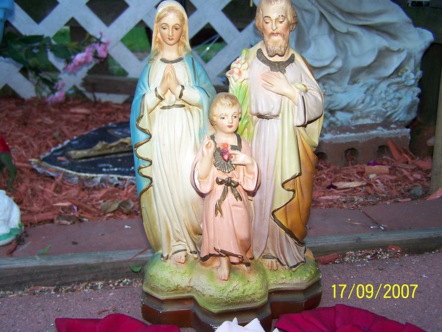 Marie Rose Ferron's'HOLY FAMILY' statue that she had in her room 026 26 cd5