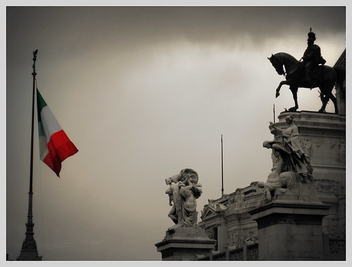 Gli italiani e le istituzioni, aumenta la sfiducia nella politica$