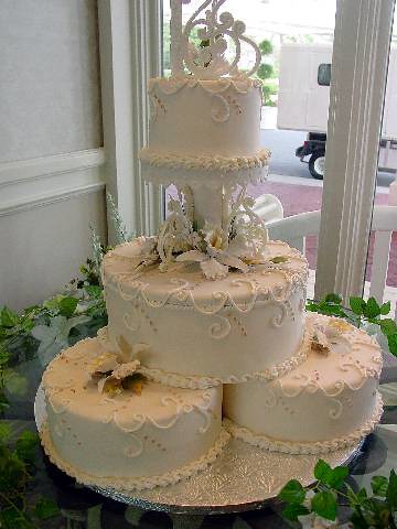 There were a couple of traditional wedding cakes on display inside Franck 39s