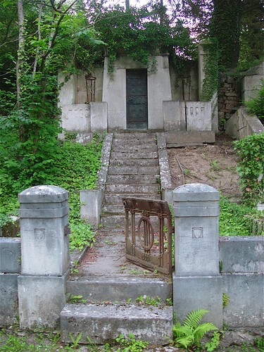 Historischer Friedhof, Weimar by Hellebardius