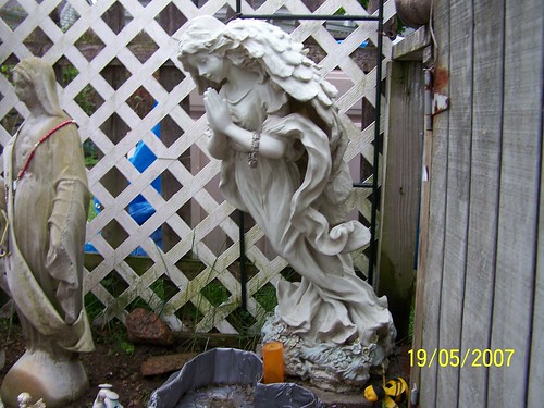 Compare this pic of Marie Rose Ferron Bowing to Jesus taken 19 May 07 to