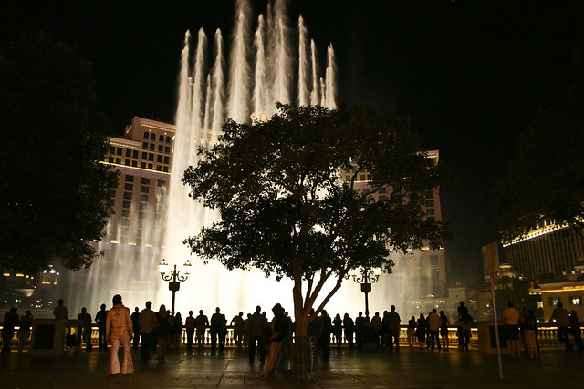 Bellagio Fountains at night in Las Vegas, Nevada - Flickr CC prud_de
