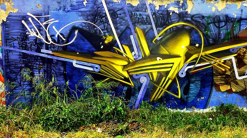 P1020918-graffitis by pelz