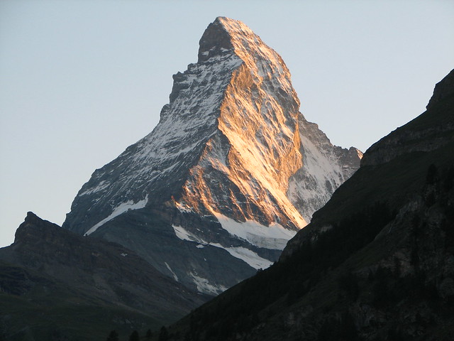 Monte Matterhorn ( Monte Cervino ), los Alpes, Suiza-Italia