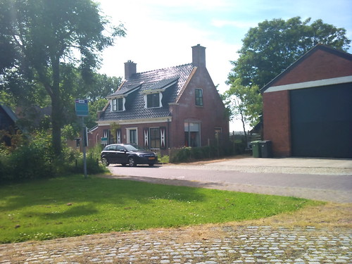 House and car in Oosterwijtwerd