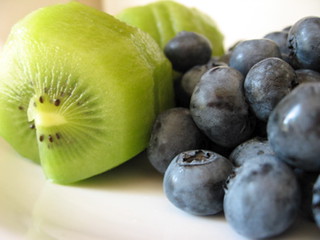 kiwi and blueberries