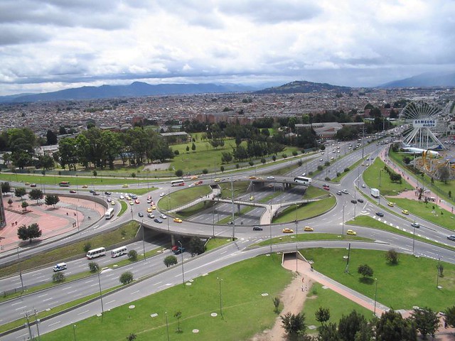 Развязка с отдельным уровнем для пешеходов и велосипедистов в Боготе