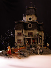 Haunted House 02 by Legohaulic