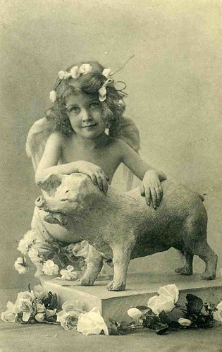 Свинки - старинные новогодние открытки и эротика