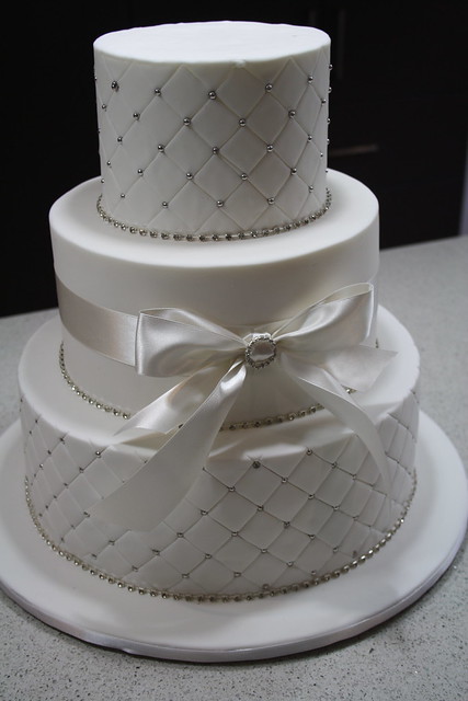 Bows Bling wedding cake Loved doing this wedding cake it 39s my first 