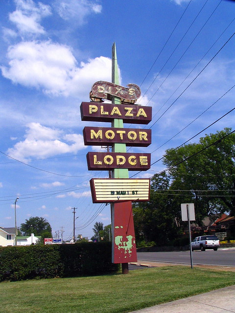 Dix's Plaza Motor Lodge