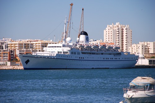 MV Funchal cruise ship by Kentishman