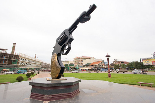 anti-gun monument, phnom penh