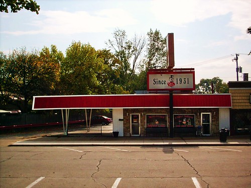 The old Cock Robin Ice Cream Shop. Brookfield Illinois. October 2007. (Closed.) by Eddie from Chicago