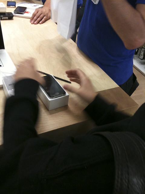 Unboxing the iPhone 4!