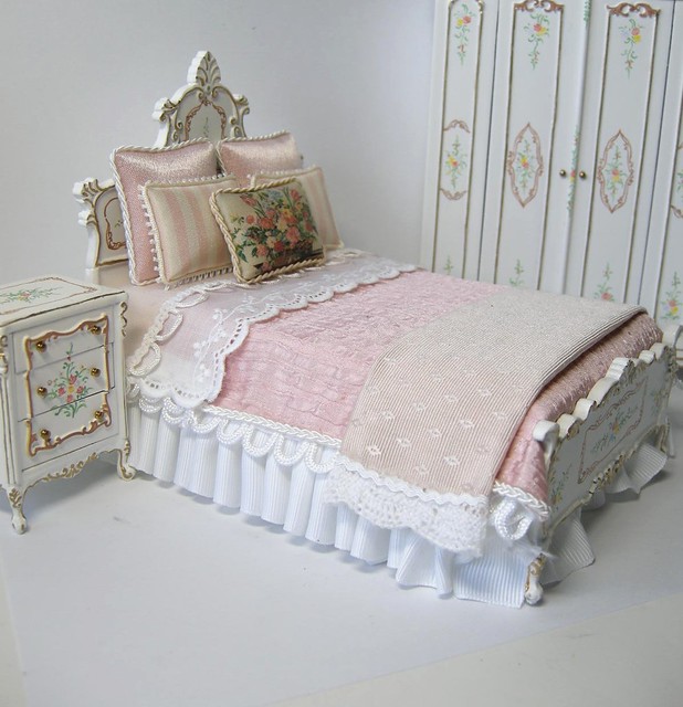 Dollhouse Miniature Bedroom Set | A custom dressed Dollhouse ...