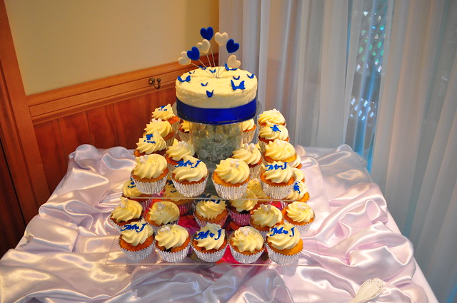 ivory and royal blue wedding cake