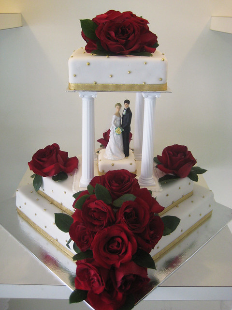 red rose wedding cake a very traditional square shaped wedding cake 