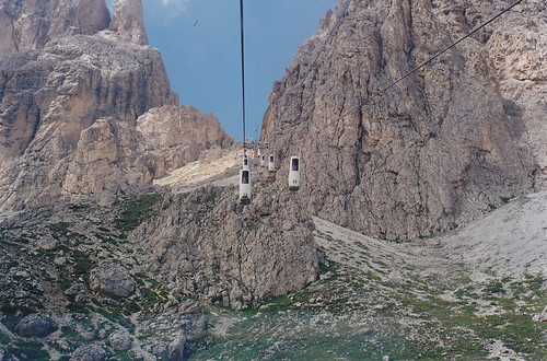 La cabinovia della Forcella Sassolungo, nel comune di Selva di Val Gardena (Bz)