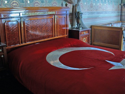 Itt halt meg Atatürk
