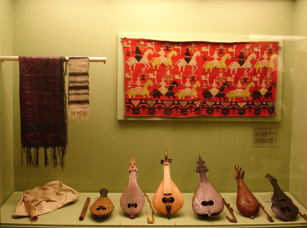 Cretan musical instruments