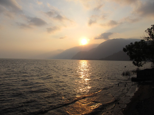 Lac Atitlán: coucher de soleil