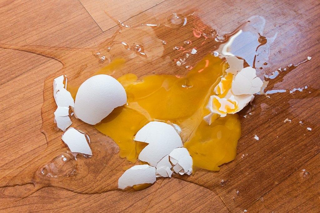 Zerbrochenes Ei-Broken Egg