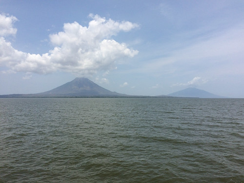 Isla de Ometepe: vue sur les deux volcans depuis le ferry