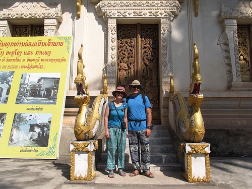 Vientiane: des  Coréens voulaient absolument nous prendre en photo au temple-monastère Vat Haysok