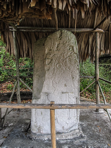 Tikal: stèle de l'Acropole Nord