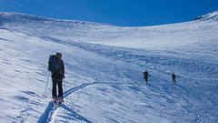 Podejście na przełęcz Schalfjoch 3375m lodowcem Kleinleitenferner.