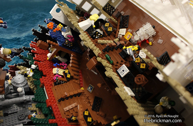 LEGO Sinking Titanic - the rip