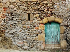 Family visit the old village of Malleval / Visite en famille du vieux village de Malleval (Pilat - France) #malleval #village #oldvillage #country #countryside #countrylife #campagne #house #oldhouse #door #olddoor #oldwall #stonewall #stones #porte #magn