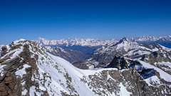 Widok na północ ze szczytu Gran Paradiso 4061m. Od lewej: Mont Blanc, Mont Fort.