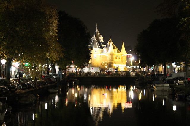 amsterdam night lights bulding water