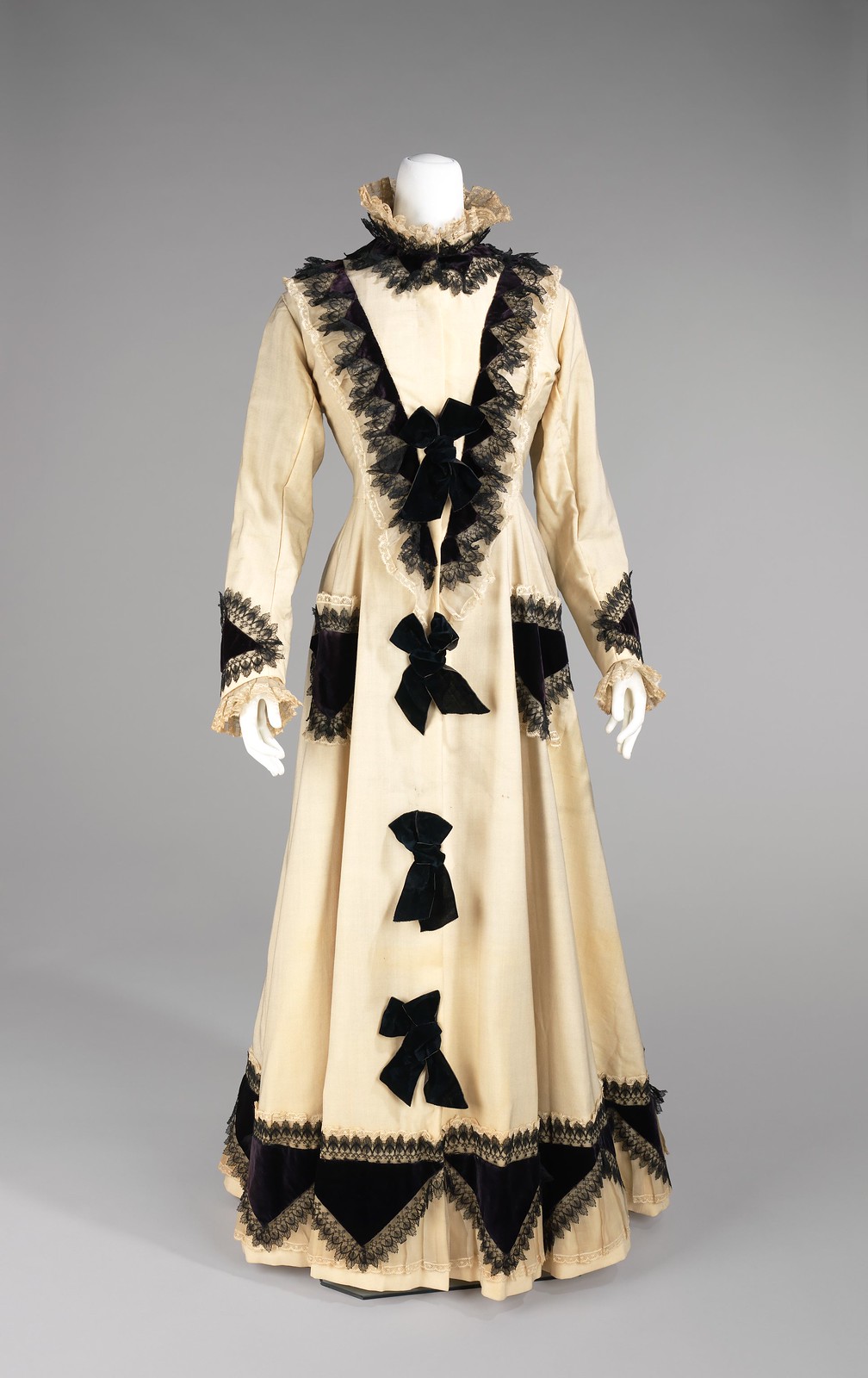 1875 Tea Gown. American. Wool, silk, cotton. metmuseum
