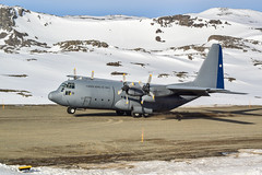 Samolot transportowy Hercules chilijskich sił powietrznych FACH w trakcie lądowania