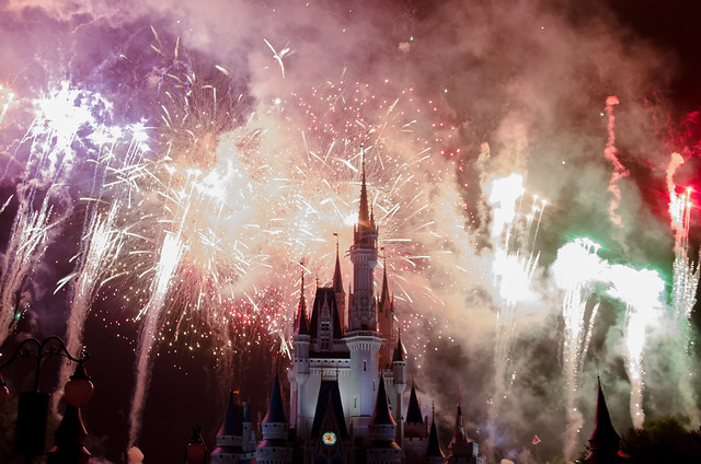 20160415-Disney-Vacation-Magic-Kingdom-Day-1-Fireworks-0060