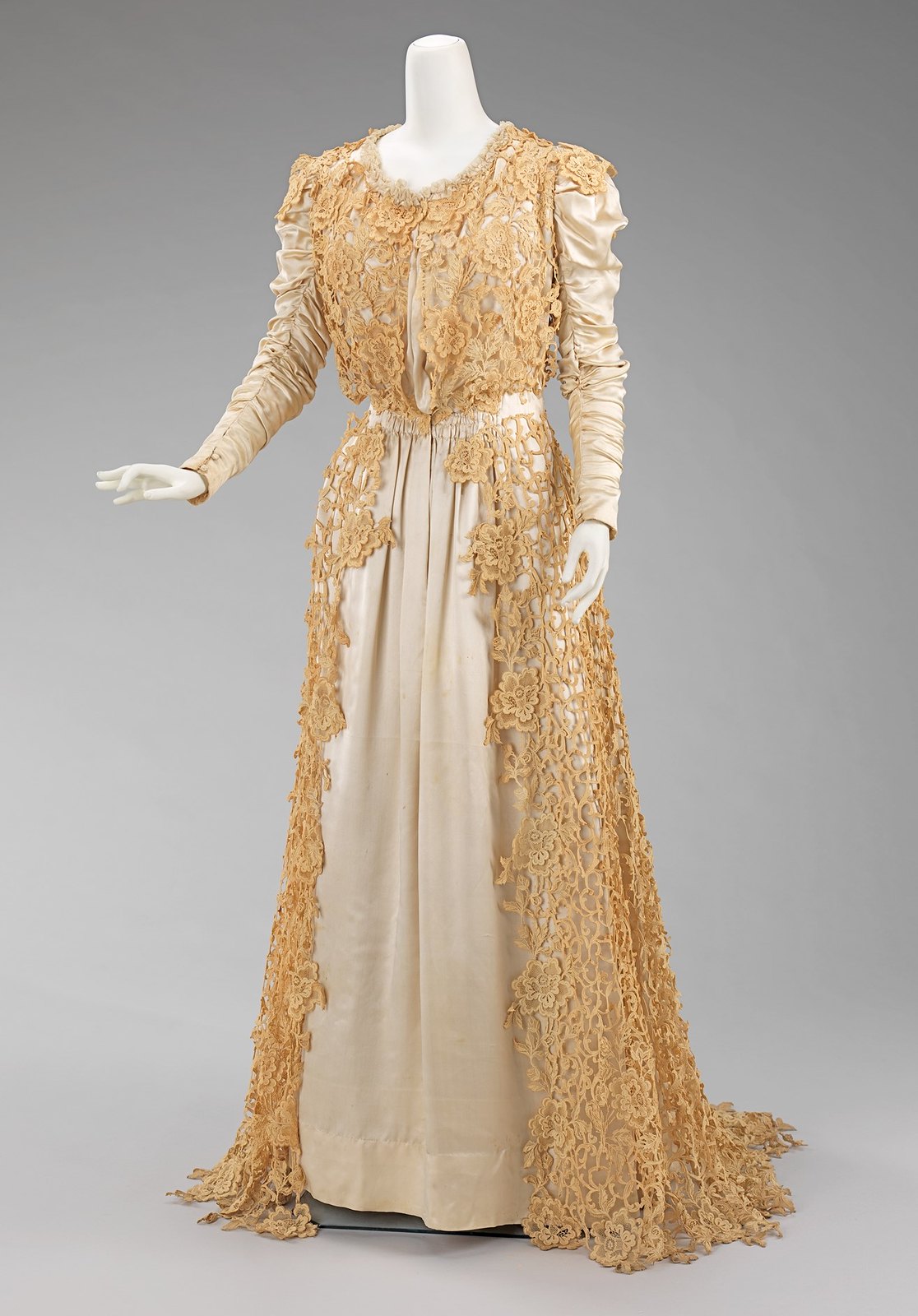 1907, Jacques Doucet. French. Silk, linen. metmuseum
