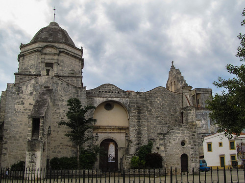 La Havane: église de Paula, en face de la Foire de l'Artisanat