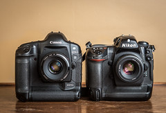 Canon EOS-1D (2001) / Nikon D2H (2003)