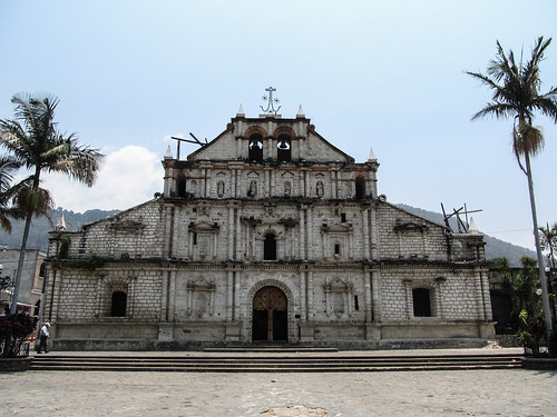 Panajachel: la belle église de la Vieille Ville