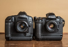 Canon EOS-1D (2001) / Nikon D1x (2001)