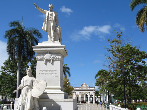 Cienfuegos: statue de José Martí