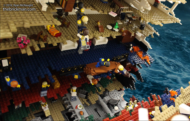 LEGO Sinking Titanic - the rip 2