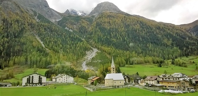 train out of st moritz